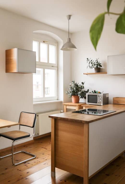 Clean, well lit kitchen